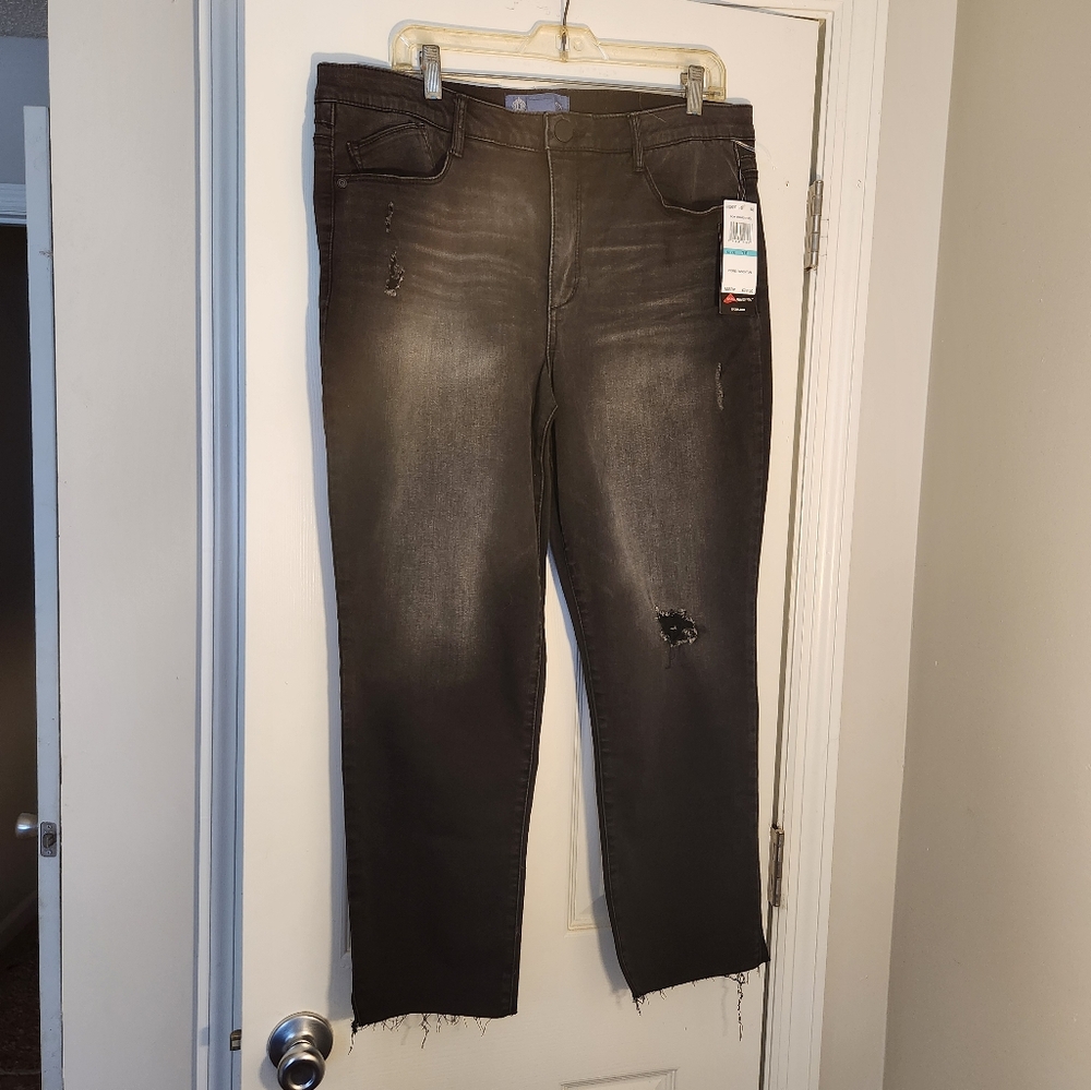 NWT Democracy Black Ab-solution 'Core Essentails' Distressed Mid Ris Jeans Sz 16